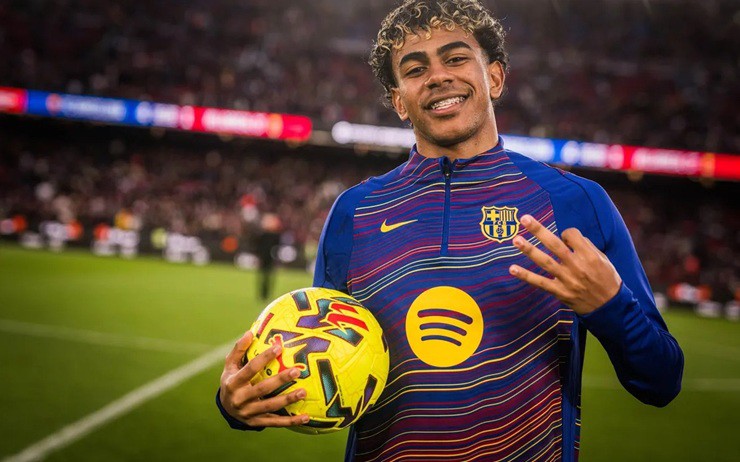 Yamal lập&nbsp;hat-trick đầu tiên trong sự nghiệp