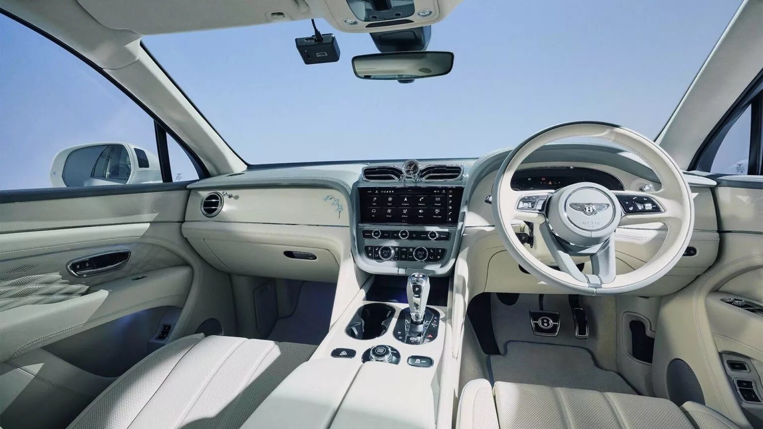 Bentley Bentayga đặc biệt tại Nhật Bản được thiết kế dành cho khách hàng nữ và giới hạn chỉ 10 chiếc.