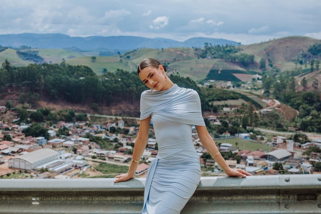 Cô gái 19 tuổi cao 1,85 m đăng quang hoa hậu - 14