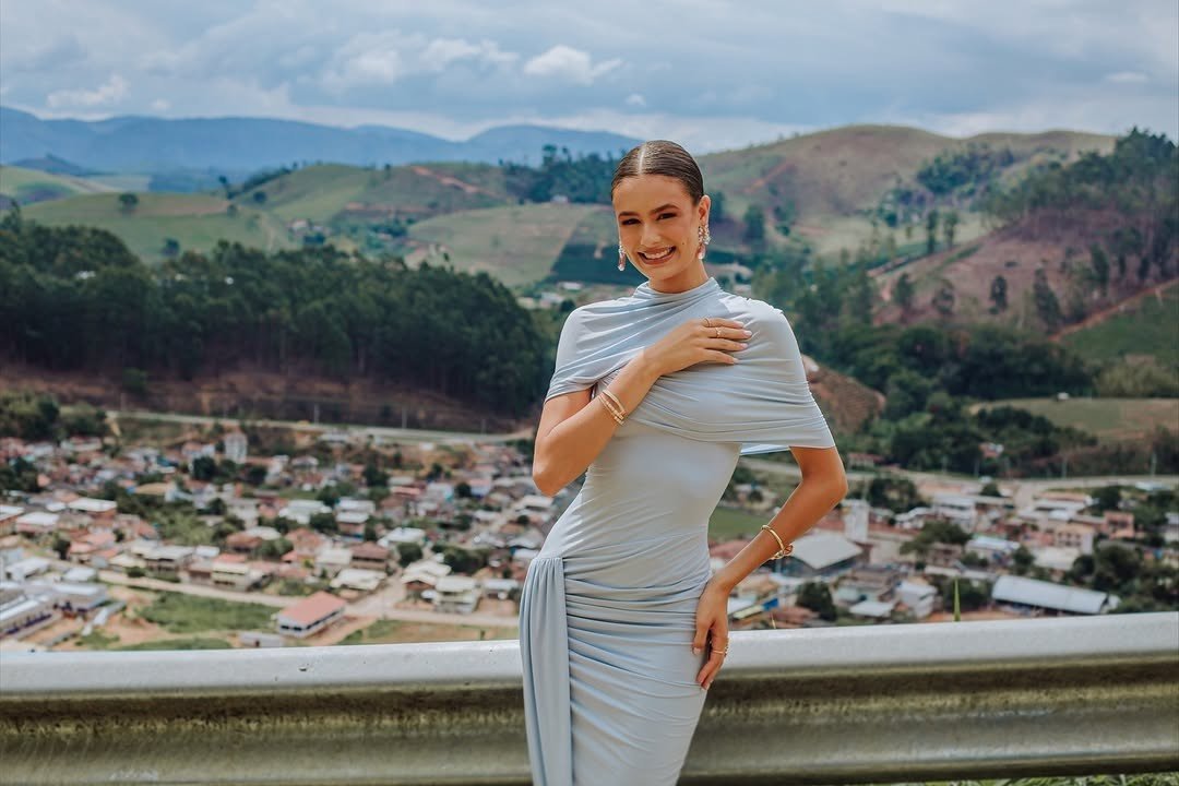 Cô gái 19 tuổi cao 1,85 m đăng quang hoa hậu - 15