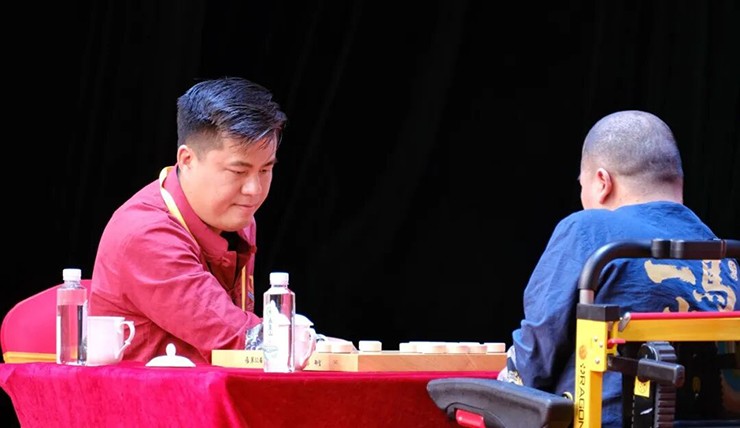 Lại Lý Huynh và Trình Vũ Đông bất phân thắng bại ở trận chung kết lượt đi