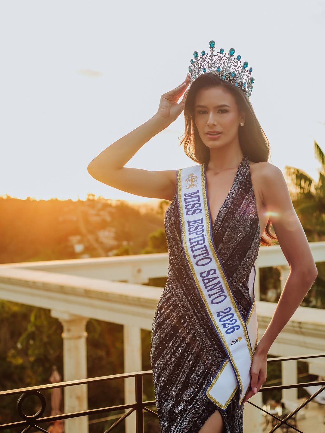 Cô gái 19 tuổi cao 1,85 m đăng quang hoa hậu - 6