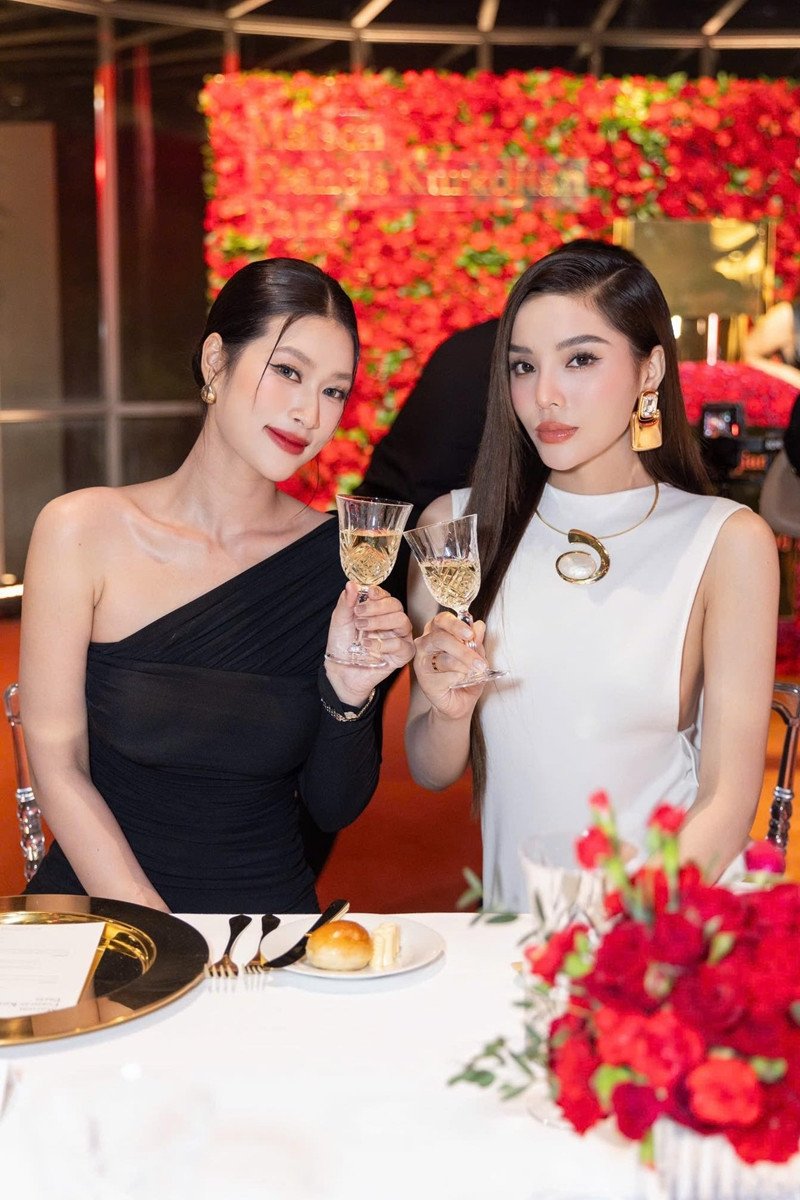 Nguyễn Cao Kỳ Duyên và Đoàn Thiên Ân .