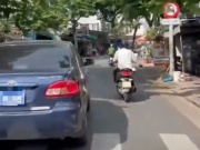 Xe biển số xanh vi phạm, có được lấy tiền ngân sách nộp?