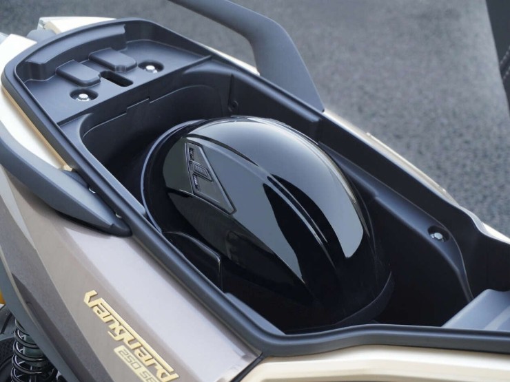 Xe ga giá ngang SH160i mà động cơ vượt trội, trang bị đỉnh - 4