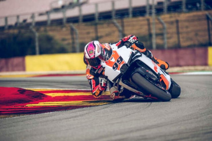 KTM 990 RC R Track 2026 ra mắt - "quái vật" đường đua - 2