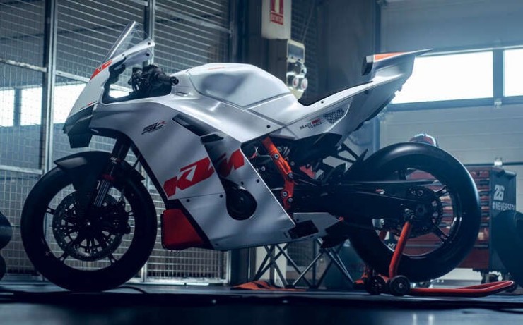 KTM 990 RC R Track 2026 ra mắt - "quái vật" đường đua - 10