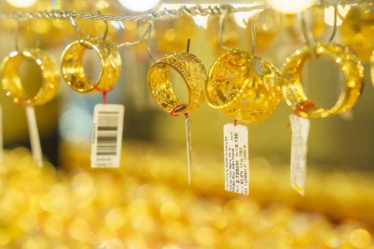 Giá vàng miếng SJC có thể tăng tiếp theo thế giới sau khi đạt 187 triệu đồng/lượng trong phiên cuối tuần. Ảnh: HH