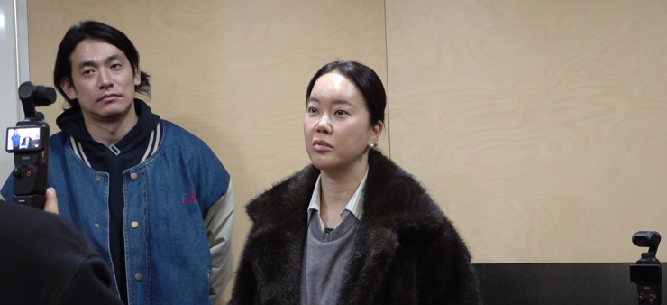 Gương mặt khác lạ của nữ ca sĩ.