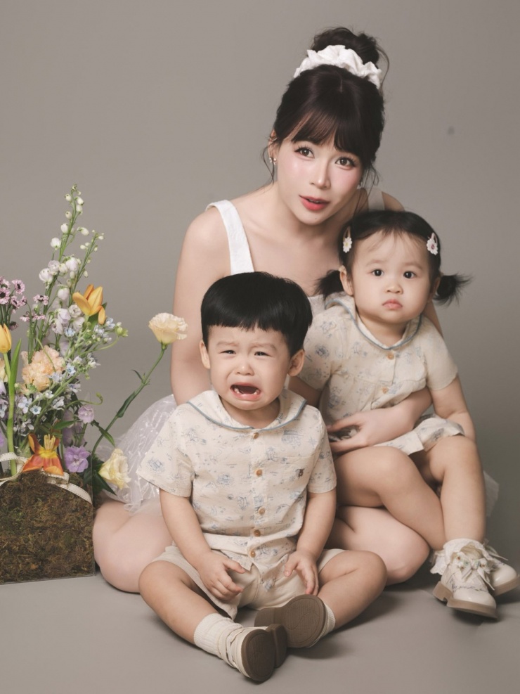 Ảnh sao 2/3: Thúy Hằng - Thúy Hạnh mặc bikini giữa trời tuyết - 1