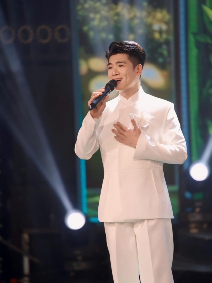 Ảnh sao 2/3: Thúy Hằng - Thúy Hạnh mặc bikini giữa trời tuyết - 9