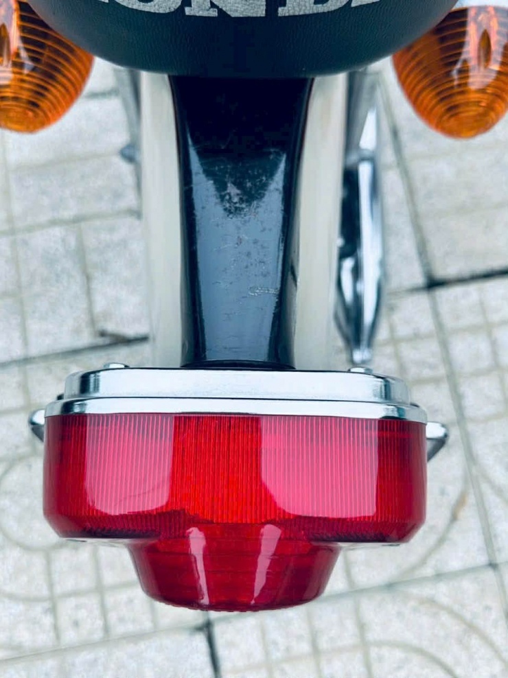 Xe còn nguyên bản (zin) toàn bộ, từ nước sơn đến động cơ, được bảo dưỡng định kỳ cẩn thận. Ảnh: NVCC.