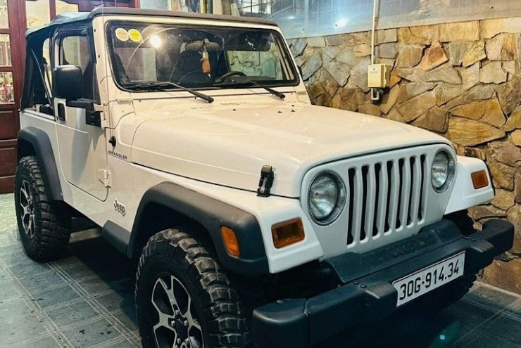 Từng là xe tuần tra, Jeep Wrangler TJ 2001 thành hàng hiếm 850 triệu tại Hà Nội