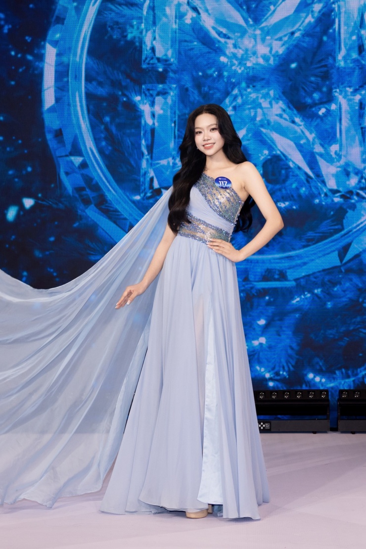 Người đẹp từng giành danh hiệu á khôi 2 Miss &amp; Mister Đại học Văn Lang 2025. Cô cao 1m73, từng vào Top 5 Người đẹp Thời trang tại Miss World Vietnam 2025.