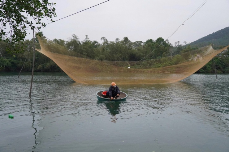 Mỗi mẻ rớ có khi được gần tạ cá.