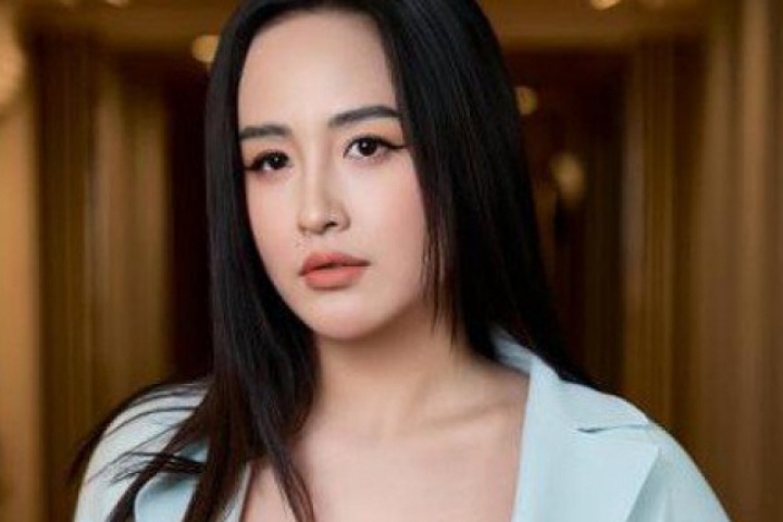 Hoa hậu Việt "đủ đầy" đến mức ngột ngạt