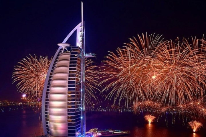 Bên trong khách sạn xa hoa nhất Dubai vừa bốc cháy có gì đặc biệt?