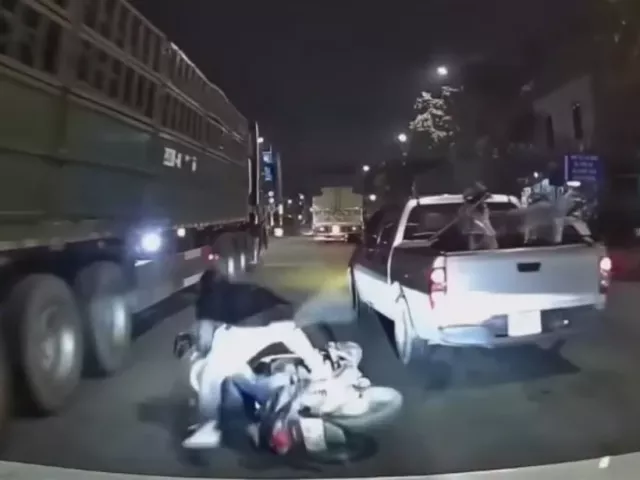 Ba người may mắn thoát nạn sau khi bị tạt đầu: Có thể xem xét hành vi 'giết người' chưa đạt của tài xế xe bán tải