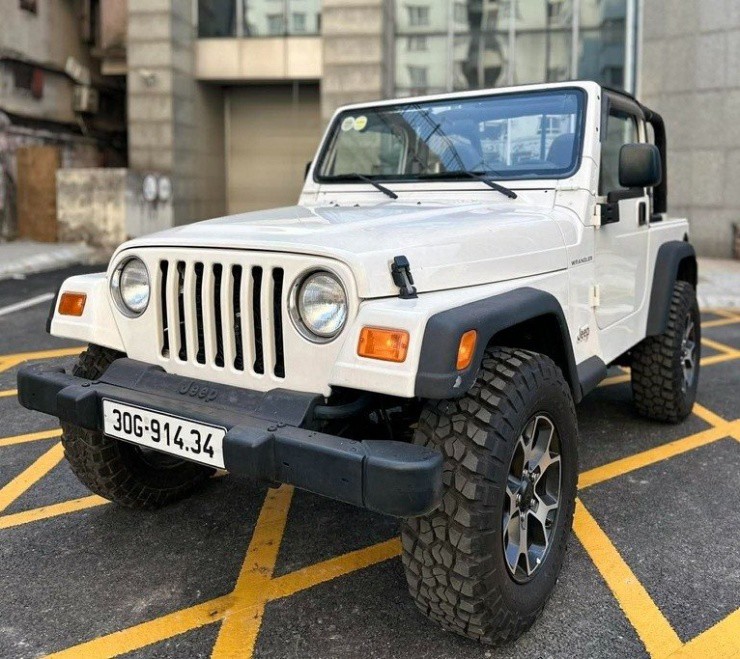 Chiếc xe nguyên bản 100%, ODO chỉ hơn 40.000 mile (khoảng hơn 64.000 km), con số hiếm gặp với mẫu xe đã 25 năm tuổi. Ảnh: NVCC.