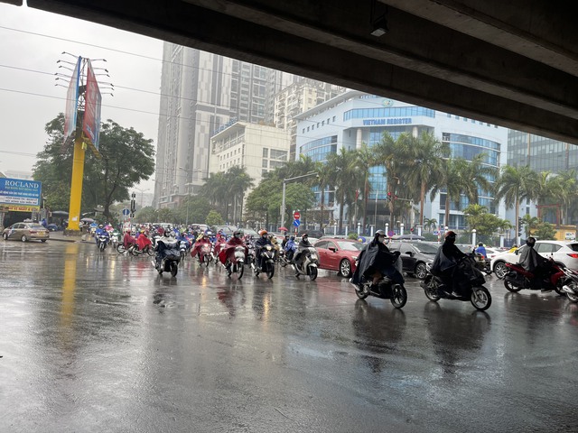 Theo dự báo thời tiết, không khí lạnh sắp tràn về miền Bắc lại mưa rét. Ảnh: TH