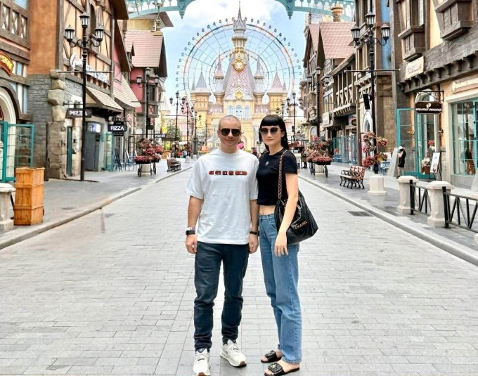 Kha Mỹ Vân cùng chồng, con du lịch Rome.