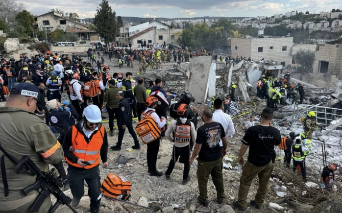 Vụ tấn công bằng tên lửa đạn đạo của Iran tại Beit Shemesh - Israel ngày 1-3. Ảnh: Times of Israel