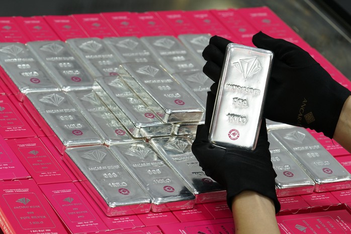 Giá bạc cũng biến động mạnh