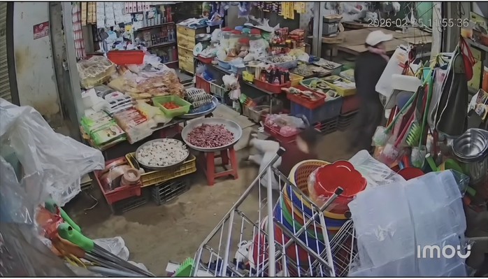 Chị N.T.T.C. ngất xỉu giữa chợ