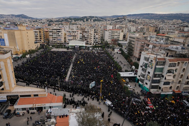 Hezbollah phóng rocket tấn công báo thù, Israel không kích Lebanon đáp trả - 1