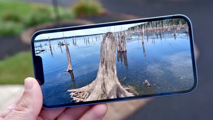 Màn hình Super Retina XDR 6,1 inch của iPhone 14 vẫn là một trong những màn hình tốt nhất trong tầm giá