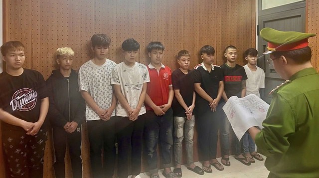 Nhóm đối tượng tại cơ quan công an. Ảnh: Công an TP Đà Nẵng