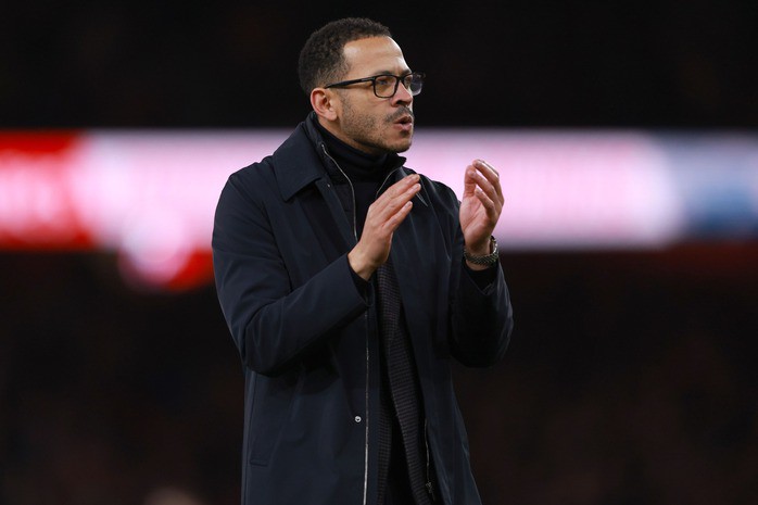 HLV Liam Rosenior hẳn sẽ phải lắc đầu ngao ngán trước kỷ luật của Chelsea. Ảnh: Shutterstock Editorial