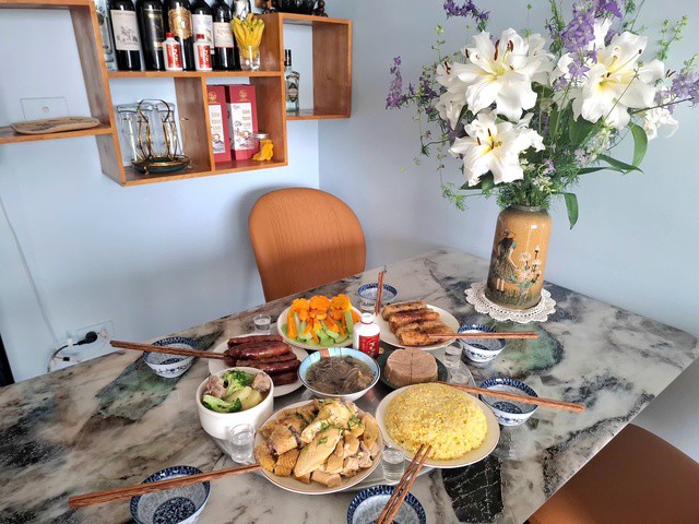 Mâm cúng rằm tháng Giêng của một gia đình ở Hà Nội. Ảnh: Quỳnh Mai.