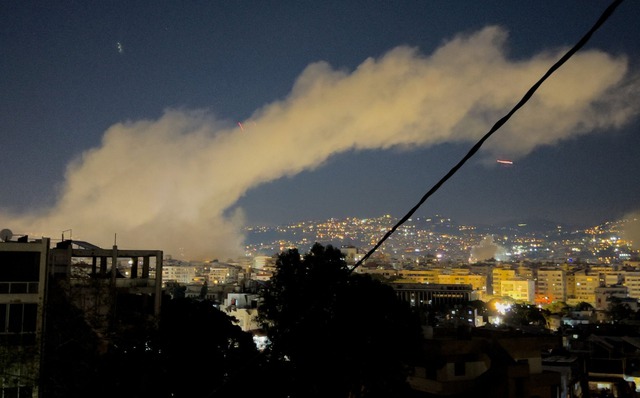 Khói bốc lên ở Beirut – Lebanon sau các cuộc không kích của Israel. Ảnh: AP