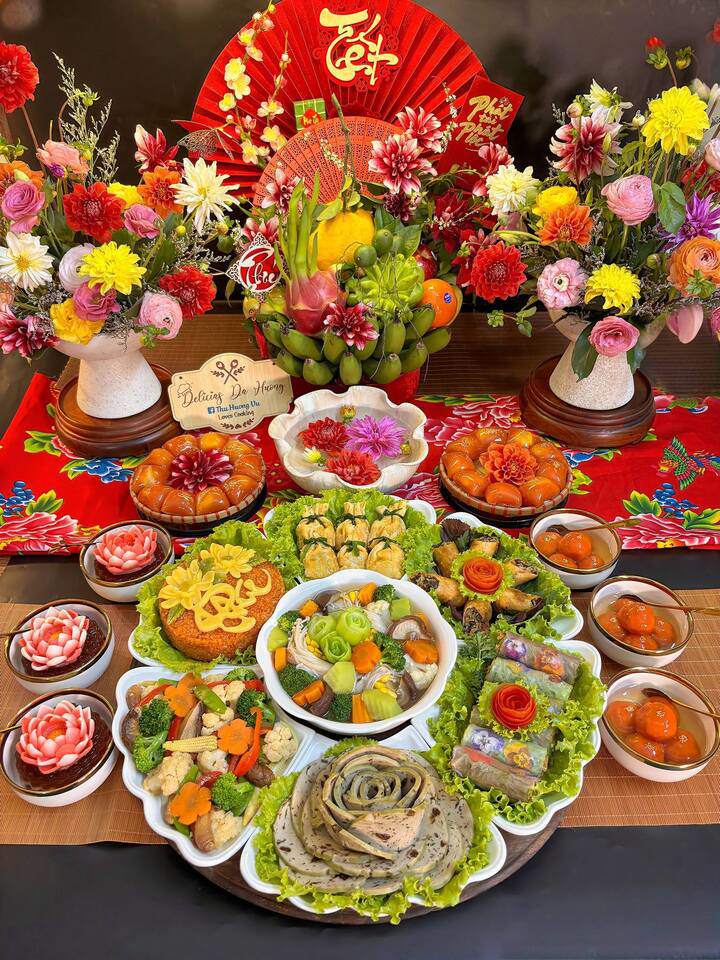 Mâm cỗ chay được chuẩn bị tươm tất, đủ đầy cúng rằm tháng Giêng. (Ảnh: Thu Huong Vu)