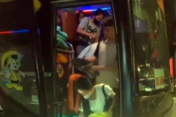 Xe giường nằm 38 chỗ, nhưng chở tới 53 khách