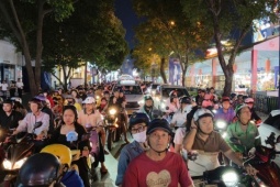 Ám ảnh kẹt xe, tiếng ồn khi đường Nguyễn Huệ, Lê Lợi tổ chức lễ hội