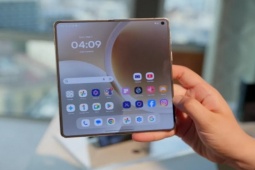 Motorola chính thức hé lộ về Razr Fold màn hình gập với pin siêu "khủng"