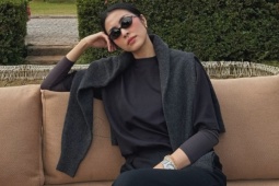 Trang phục đi du lịch chỉ hai màu sắc của Tăng Thanh Hà