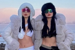 Ảnh sao 2/3: Thúy Hằng - Thúy Hạnh mặc bikini giữa trời tuyết