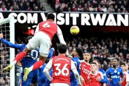 Thẻ đỏ, bóng chết và sai lầm chiến thuật khiến Chelsea trả giá