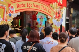 Vàng lên sát 191 triệu đồng/lượng, chen nhau đi mua 'không quan tâm giá'