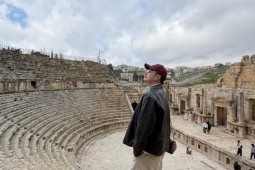 Khách Việt ở Trung Đông thót tim khi nghe tiếng máy bay chiến đấu