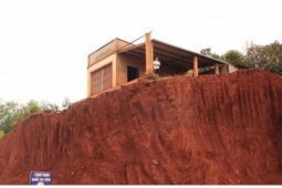 Nhà mặt tiền bỗng bên miệng "vực sâu", Chủ tịch tỉnh Đồng Nai chỉ đạo làm rõ