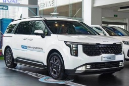 Kia Carnival Hybrid giảm giá hơn 100 triệu đồng trong tháng này