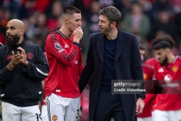 Sesko hồi sinh bất ngờ, Neville muốn MU giữ Carrick làm HLV chính thức