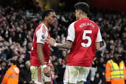 Nóng bảng xếp hạng Ngoại hạng Anh: Arsenal trở lại cách biệt an toàn, MU vươn lên thứ 3