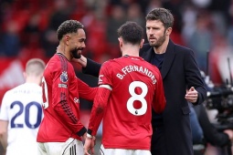 MU gặp may vì không bán Fernandes, Carrick giúp "Quỷ đỏ" rắn rỏi hơn thời Amorim