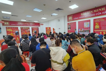 Giá vàng hôm nay mới nhất (2/3) tăng vọt: Nhà vàng vừa mở bán đã thông báo tạm hết hàng