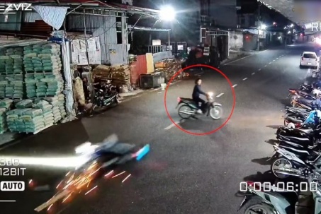 Clip: Ninja quay xe 180 độ, thanh niên phanh cháy lốp trượt dài hàng chục mét